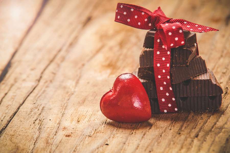 Book Review: Men, Money & Chocolate – Menna Van Praag